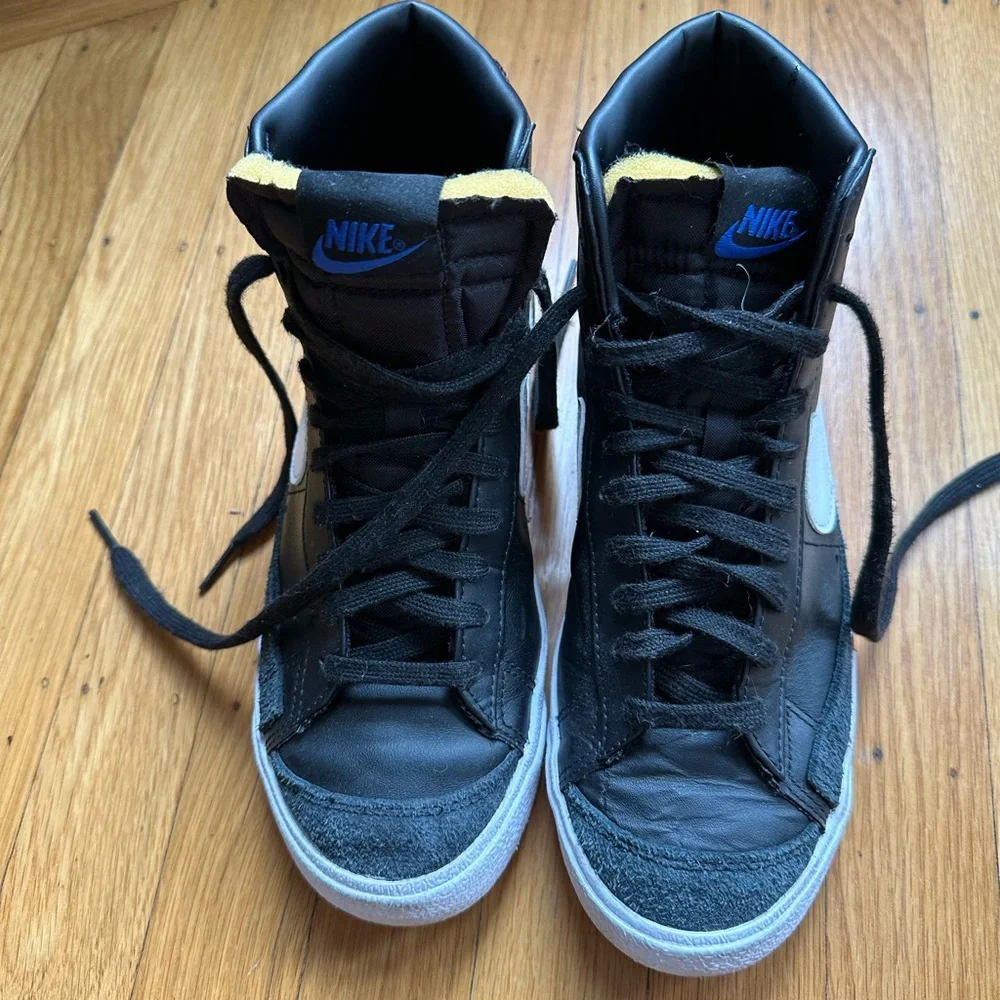 Women’s Nike Blazer 77 Mid Vintage Sneakers - Picture 2 of 6